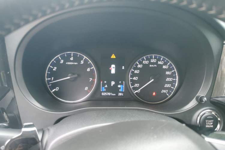 Used Mitsubishi Outlander 2019 2.0L Two-Wheel Drive Comfort Edition 5 Seats China VI Standard Instrument Cluster