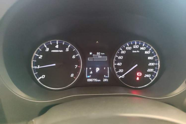 Used Mitsubishi Outlander 2019 2.0L Two-Wheel Drive Comfort Edition 5 Seats China VI Standard Instrument Cluster