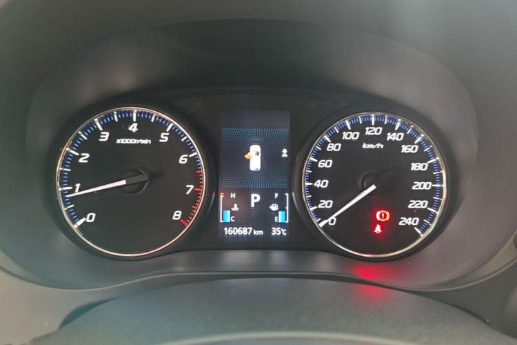 Used Mitsubishi Outlander 2019 2.0L Two-Wheel Drive Comfort Edition 5 Seats China V Standard Instrument Cluster