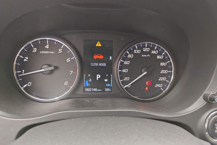 Used Mitsubishi Outlander 2019 2.4L Two-Wheel Drive ZhiXing Version 5 Seats China V Emission Standard Instrument Cluster