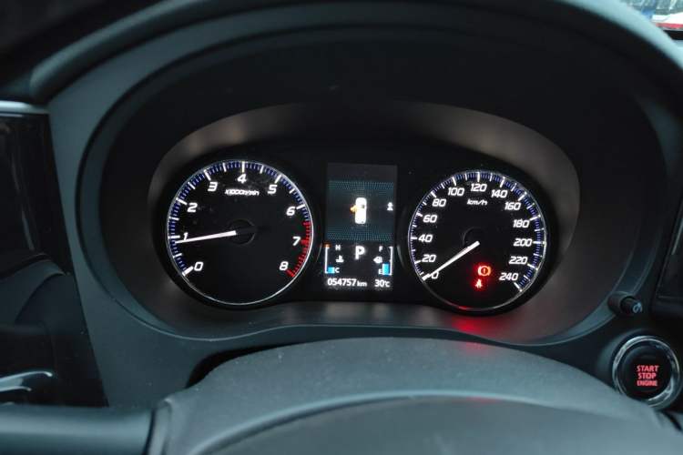 Used Mitsubishi Outlander 2019 2.0L Two-Wheel Drive Comfort Edition 7 Seats China V Emission Standard Instrument Cluster