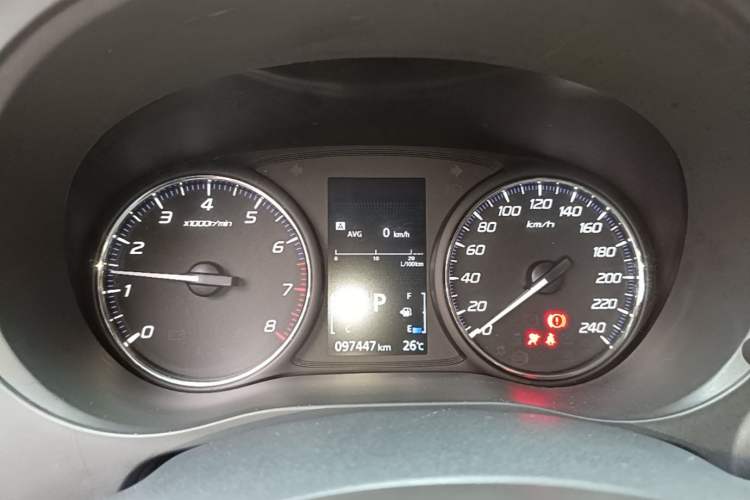 Used Mitsubishi Outlander 2019 2.0L Two-Wheel Drive Comfort Edition 5 Seats China VI Standard Instrument Cluster