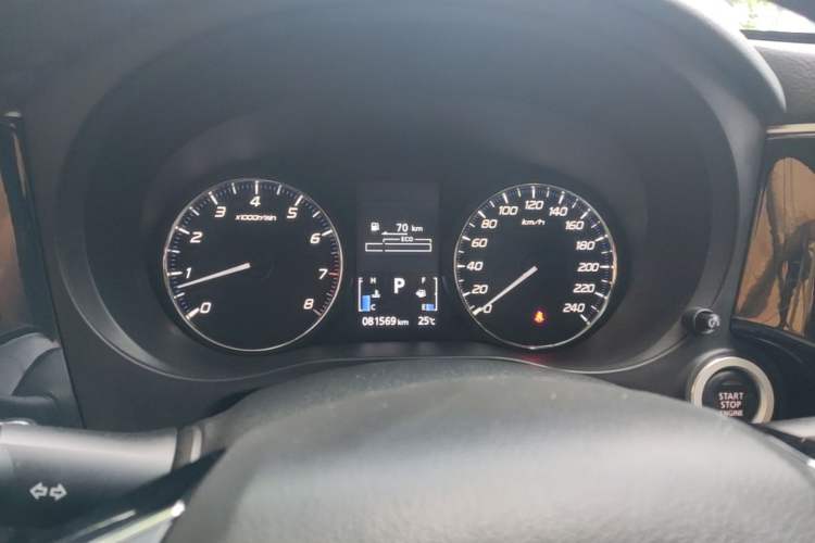 Used Mitsubishi Outlander 2019 2.0L Two-Wheel Drive Comfort Edition 5 Seats China V Standard Instrument Cluster