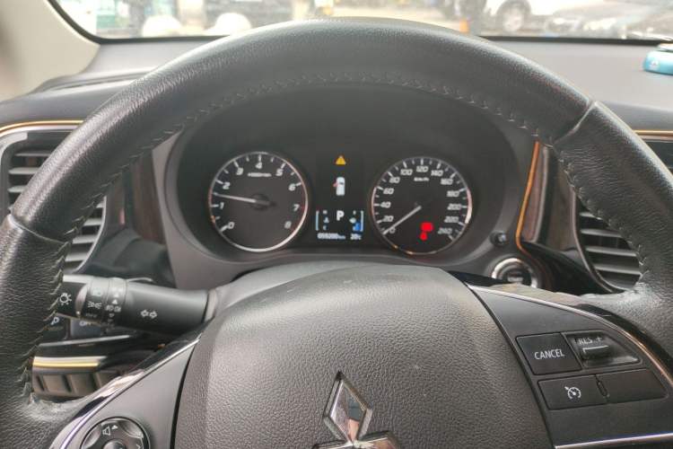Used Mitsubishi Outlander 2019 2.0L Two-Wheel Drive Comfort Edition 7-Seater China VI Standard Instrument Cluster
