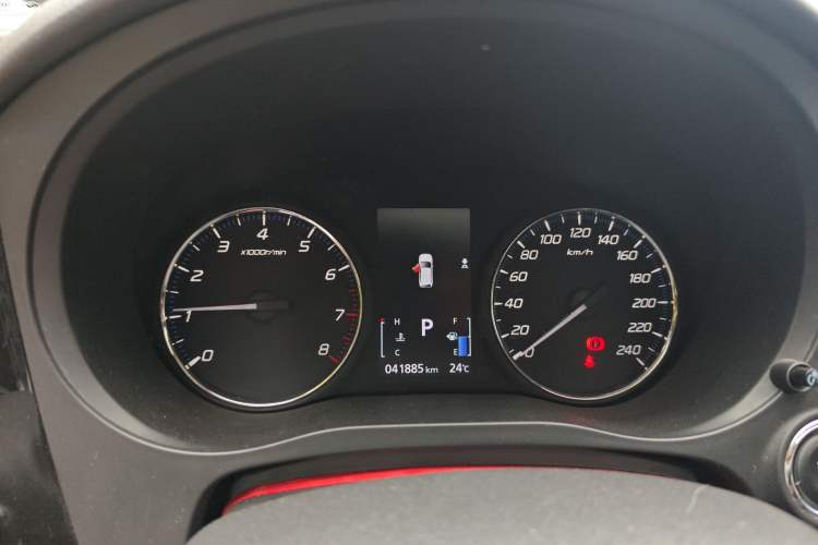 Used Mitsubishi Outlander 2019 2.0L Two-Wheel Drive Comfort Edition 5 Seats China VI Standard Instrument Cluster