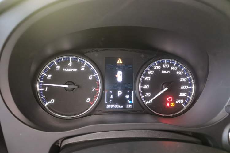Used Mitsubishi Outlander 2019 2.0L Two-Wheel Drive Comfort Edition 7-Seater China VI Standard Instrument Cluster