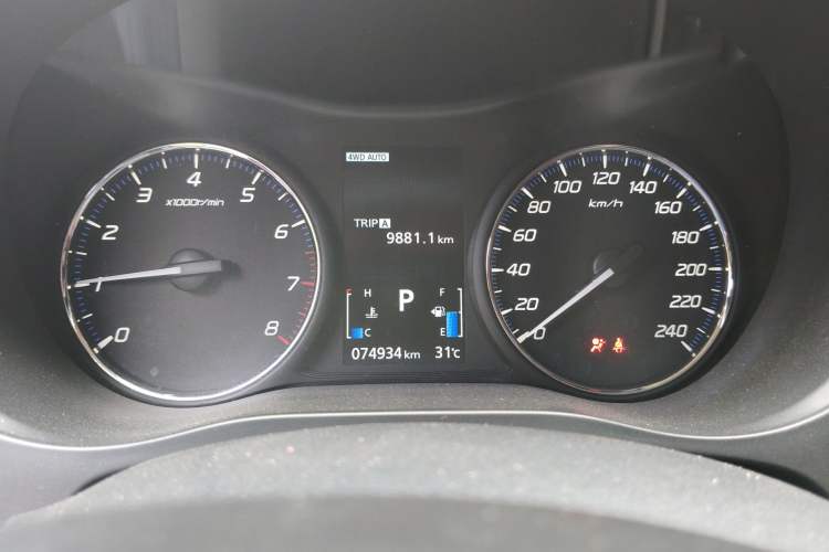 Used Mitsubishi Outlander 2019 2.4L 4x4 Zhi Xiang Edition 7 Seats China V Emission Standard Instrument Cluster