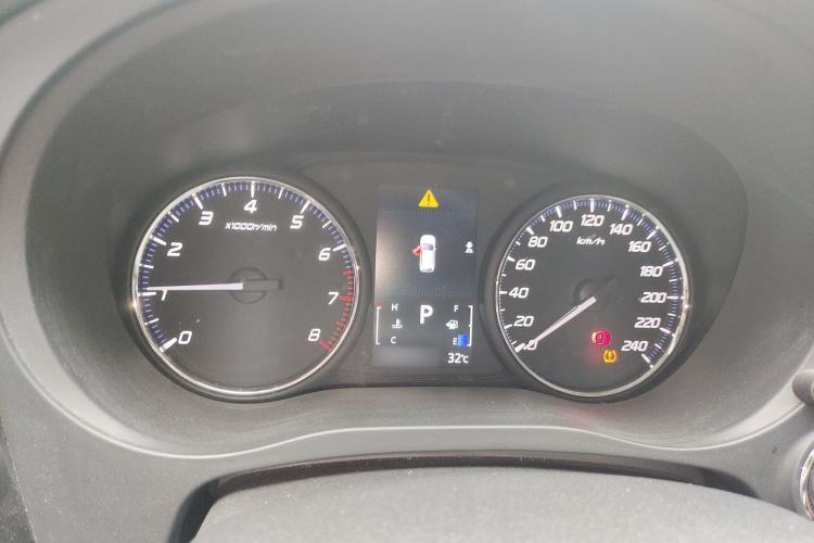 Used Mitsubishi Outlander 2019 2.0L Two-Wheel Drive Comfort Edition 5 Seats China VI Standard Instrument Cluster