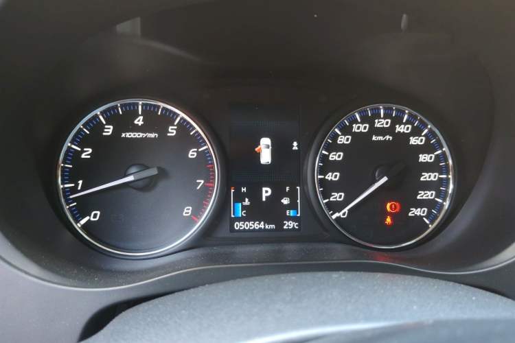 Used Mitsubishi Outlander 2019 2.0L Two-Wheel Drive Comfort Edition 5 Seats China VI Standard Instrument Cluster
