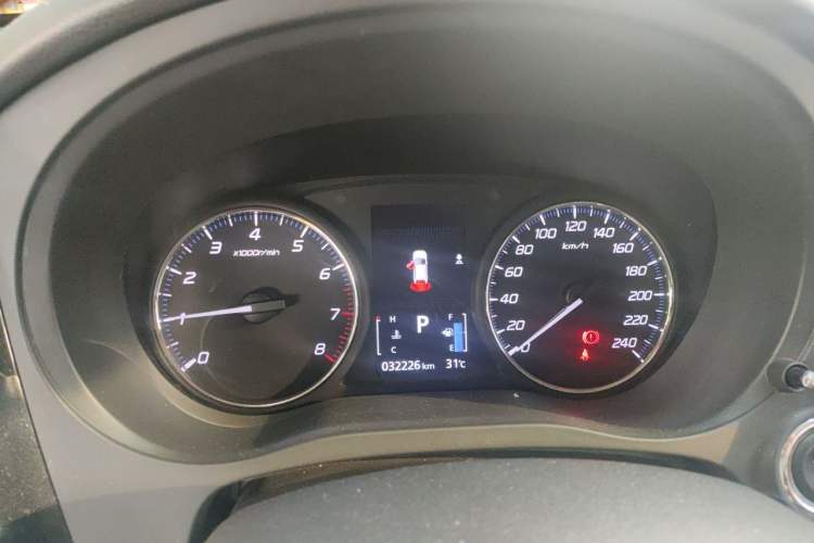 Used Mitsubishi Outlander 2019 2.0L Two-Wheel Drive Comfort Edition 5 Seats China VI Standard Instrument Cluster