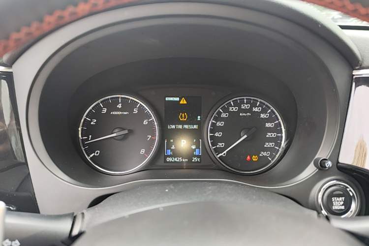 Used Mitsubishi Outlander 2019 2.4L 4x4 Zhi Xiang Edition 7 Seats China VI Standard Instrument Cluster