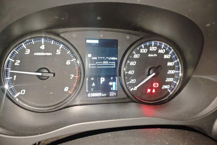 Used Mitsubishi Outlander 2019 2.4L 4x4 Zhi Xiang Edition 5 Seats China VI Standard Instrument Cluster