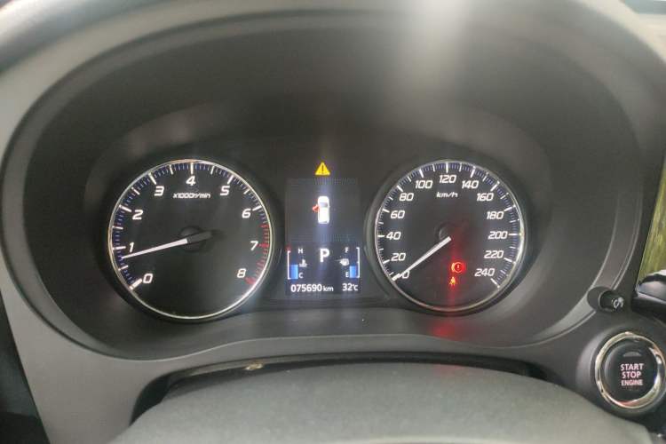 Used Mitsubishi Outlander 2019 2.0L Two-Wheel Drive Comfort Edition 5 Seats China VI Standard Instrument Cluster