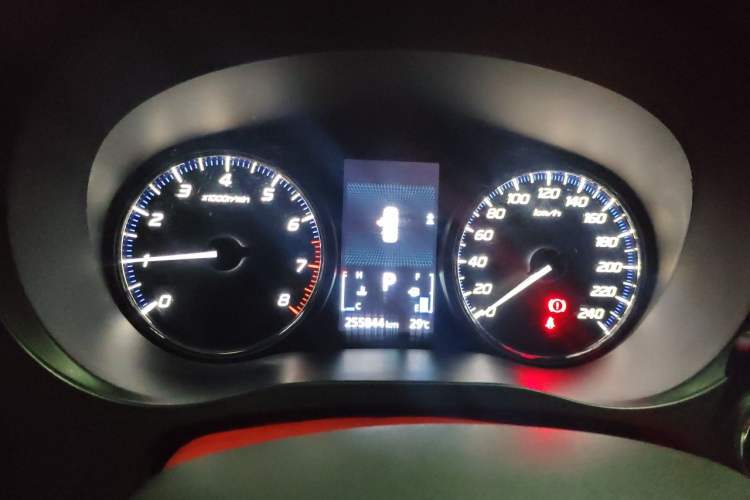Used Mitsubishi Outlander 2019 2.0L Two-Wheel Drive Comfort Edition 7-Seater China VI Standard Instrument Cluster