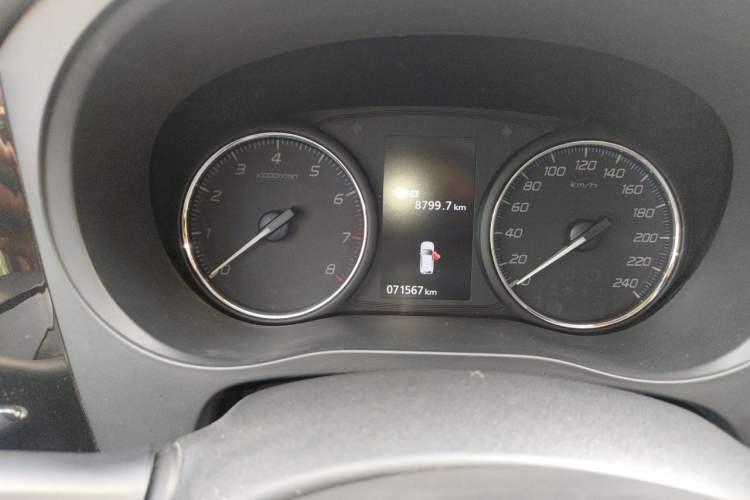 Used Mitsubishi Outlander 2019 2.0L Two-Wheel Drive Comfort Edition 5 Seats China VI Standard Instrument Cluster