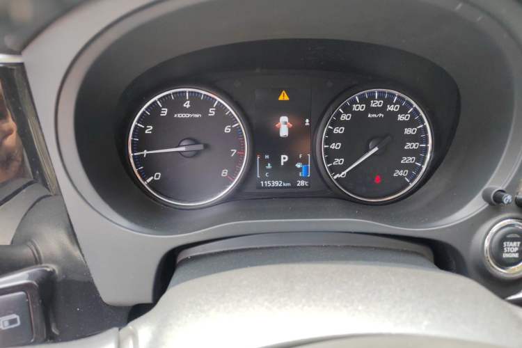 Used Mitsubishi Outlander 2019 2.0L Two-Wheel Drive Comfort Edition 5 Seats China VI Standard Instrument Cluster