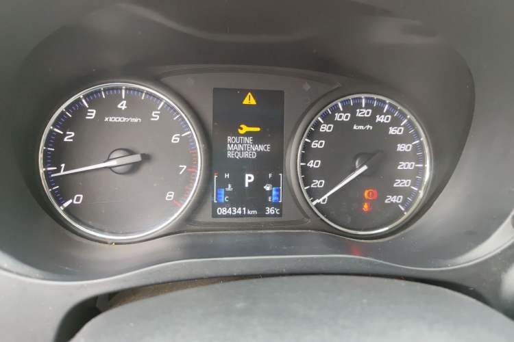 Used Mitsubishi Outlander 2019 2.0L Two-Wheel Drive Comfort Edition 5 Seats China VI Standard Instrument Cluster