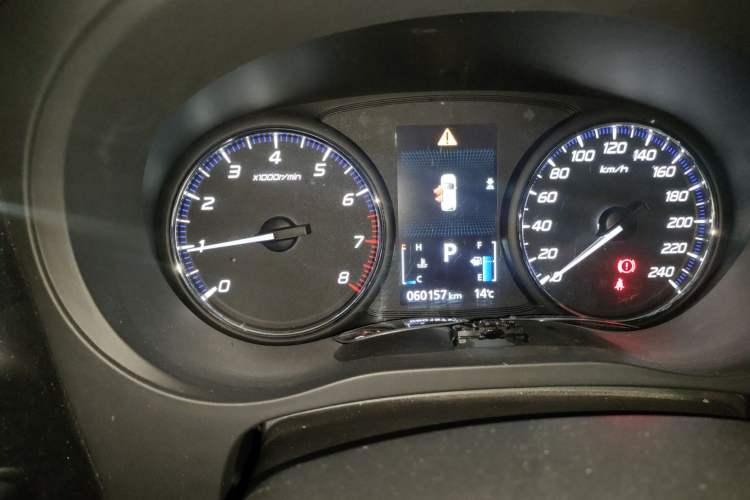 Used Mitsubishi Outlander 2019 2.0L Two-Wheel Drive Comfort Edition 5 Seats China VI Standard Instrument Cluster