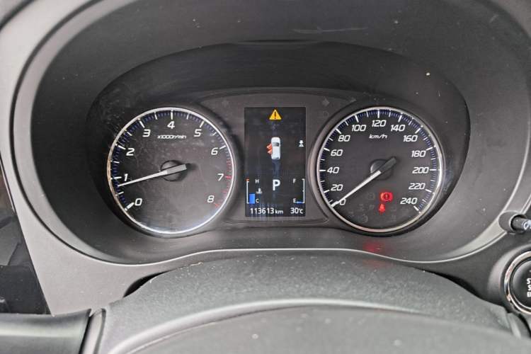 Used Mitsubishi Outlander 2019 2.0L Two-Wheel Drive Comfort Edition 5 Seats China V Standard Instrument Cluster