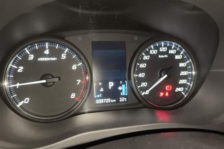Used Mitsubishi Outlander 2019 2.0L Two-Wheel Drive Comfort Edition 5 Seats China VI Standard Instrument Cluster
