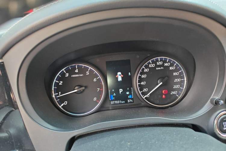Used Mitsubishi Outlander 2019 2.0L Two-Wheel Drive Comfort Edition 5 Seats China VI Standard Instrument Cluster