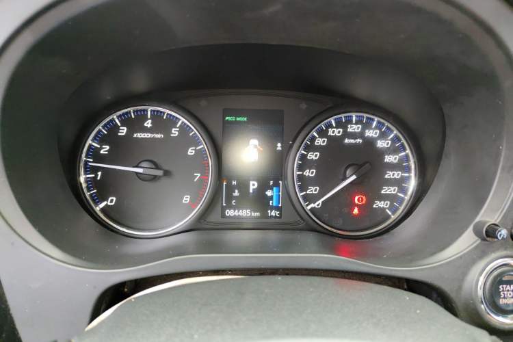 Used Mitsubishi Outlander 2019 2.4L Two-Wheel Drive ZhiXing Version 5 Seats China V Emission Standard Instrument Cluster