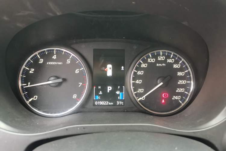 Used Mitsubishi Outlander 2019 2.0L Two-Wheel Drive Comfort Edition 5 Seats China VI Standard Instrument Cluster