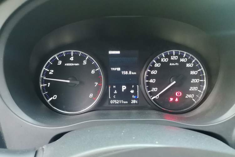 Used Mitsubishi Outlander 2019 2.4L 4x4 Zhi Xiang Edition 7 Seats China V Emission Standard Instrument Cluster