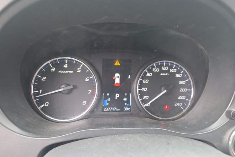 Used Mitsubishi Outlander 2019 2.0L Two-Wheel Drive Comfort Edition 5 Seats China VI Standard Instrument Cluster