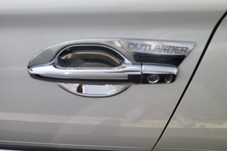 Used Mitsubishi Outlander 2019 2.0L Two-Wheel Drive Comfort Edition 7-Seater China VI Standard Interior 1