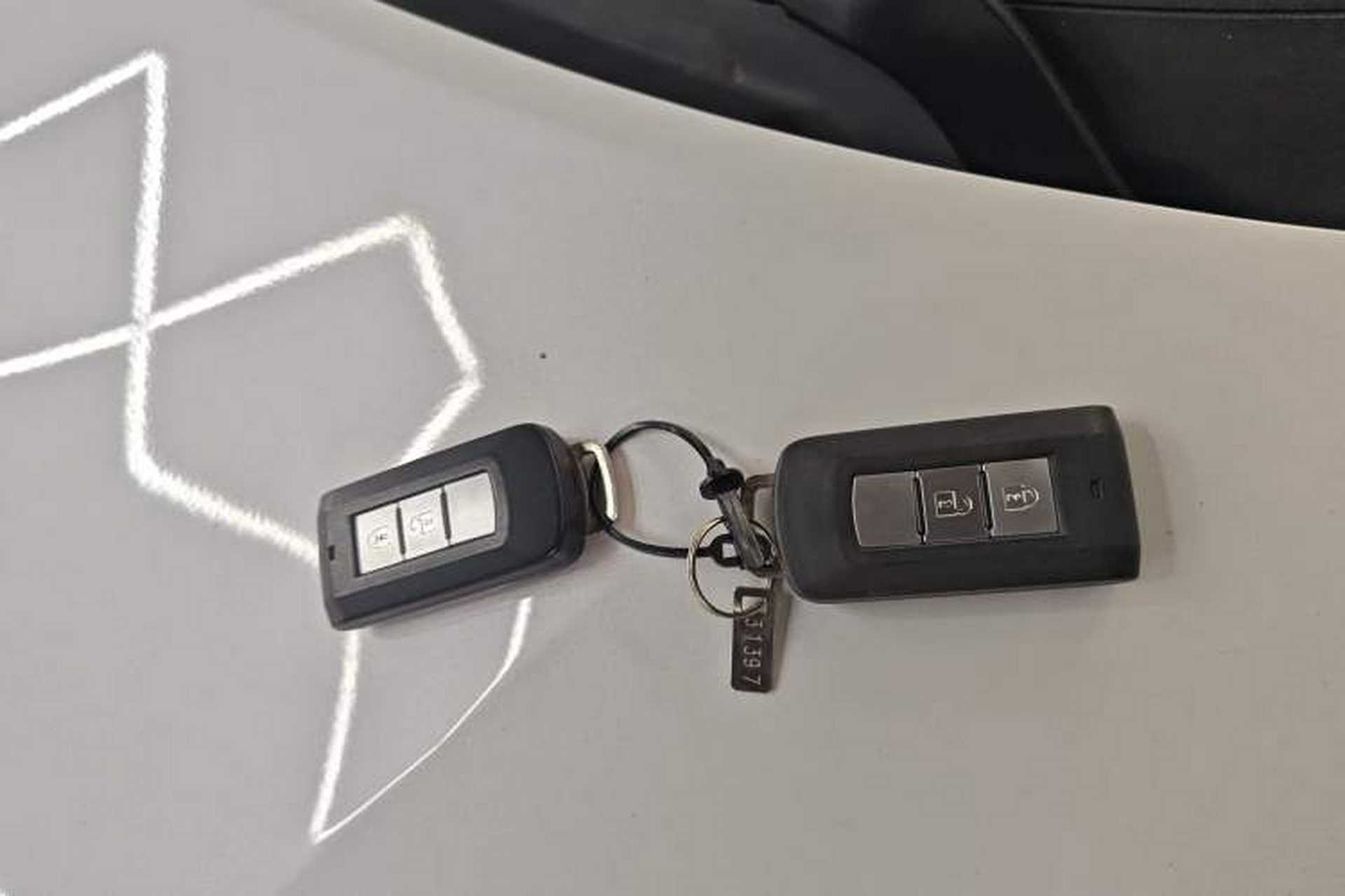 Used Mitsubishi Outlander 2019 2.0L Two-Wheel Drive Comfort Edition 7-Seater China VI Standard Interior 1