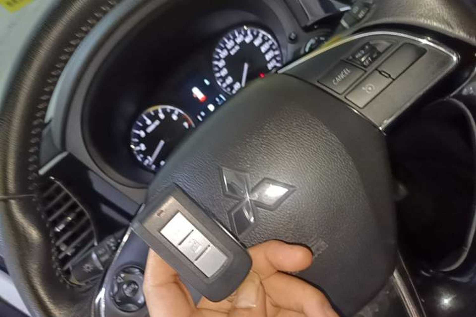 Used Mitsubishi Outlander 2019 2.0L Two-Wheel Drive Comfort Edition 5 Seats China VI Standard Interior 1