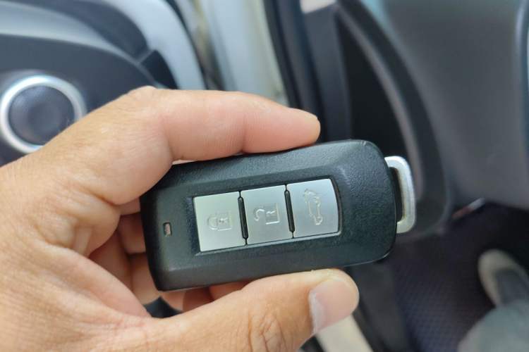 Used Mitsubishi Outlander 2019 2.4L 4x4 Zhi Xiang Edition 5 Seats China VI Standard Interior 1