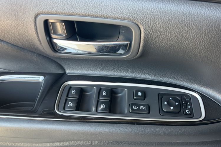 Used Mitsubishi Outlander 2019 2.4L 4x4 Zhi Xiang Edition 5 Seats China VI Standard Interior 10