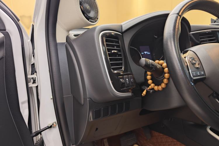 Used Mitsubishi Outlander 2019 2.0L Two-Wheel Drive Comfort Edition 5 Seats China VI Standard Interior 11