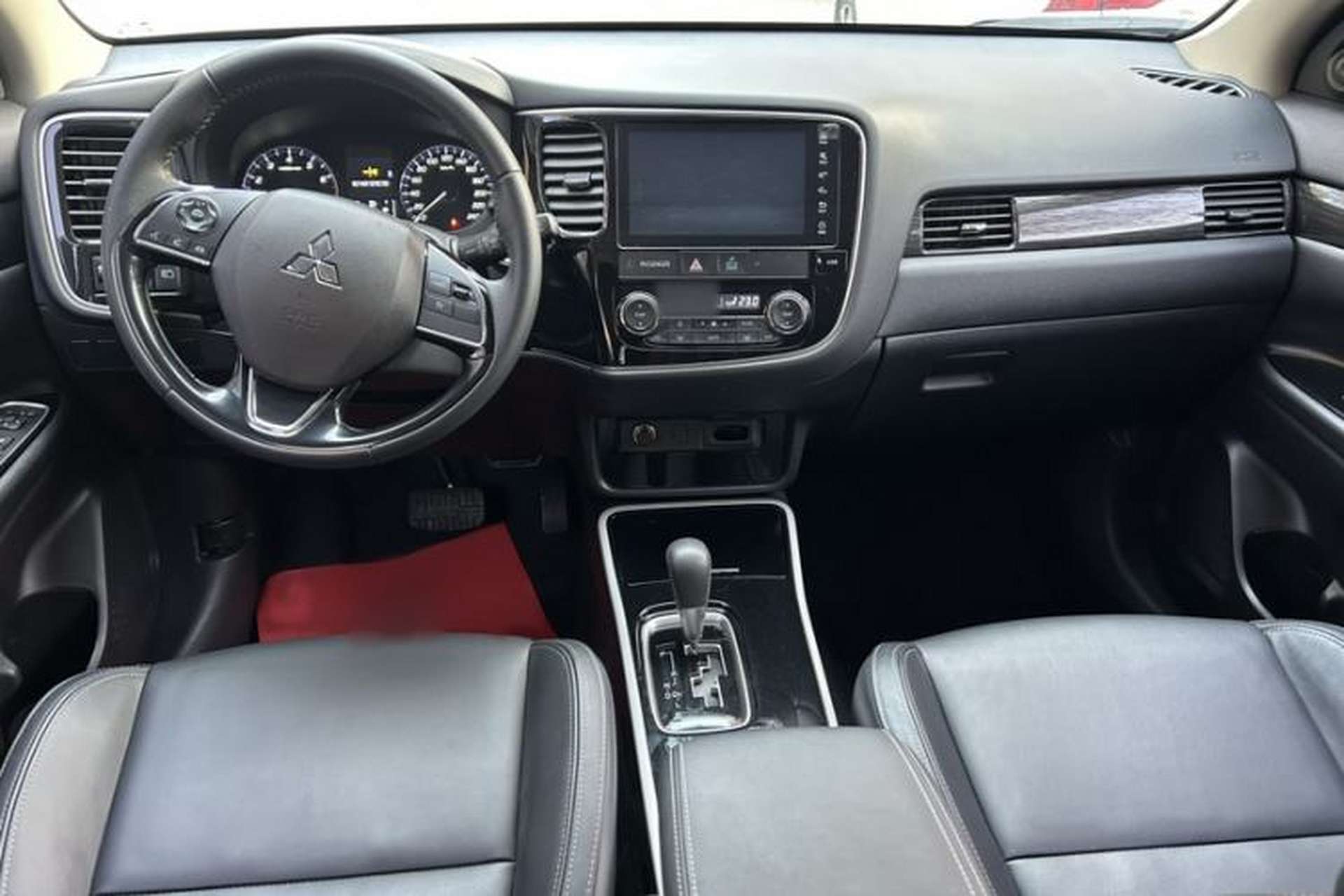 Used Mitsubishi Outlander 2019 2.0L Two-Wheel Drive Comfort Edition 5 Seats China VI Standard Interior 2