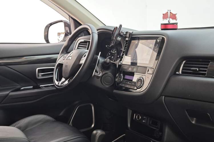 Used Mitsubishi Outlander 2019 2.4L 4x4 Zhi Xiang Edition 5 Seats China VI Standard Interior 2