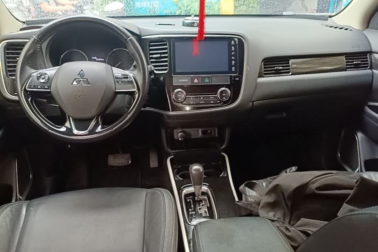 Used Mitsubishi Outlander 2019 2.0L Two-Wheel Drive Comfort Edition 5 Seats China VI Standard Interior 2