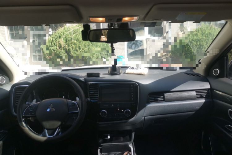 Used Mitsubishi Outlander 2019 2.4L 4x4 Zhi Xiang Edition 5 Seats China VI Standard Interior 2