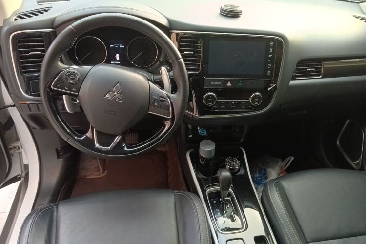 Used Mitsubishi Outlander 2019 2.4L 4x4 Zhi Xiang Edition 7 Seats China VI Standard Interior 2