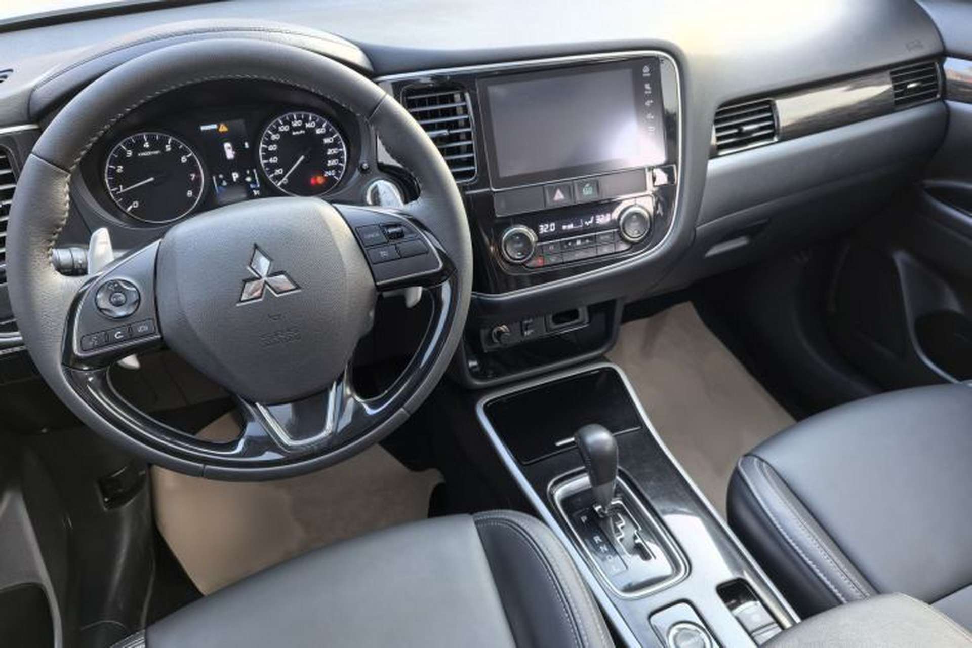 Used Mitsubishi Outlander 2019 2.4L 4x4 Zhi Xiang Edition 5 Seats China VI Standard Interior 2