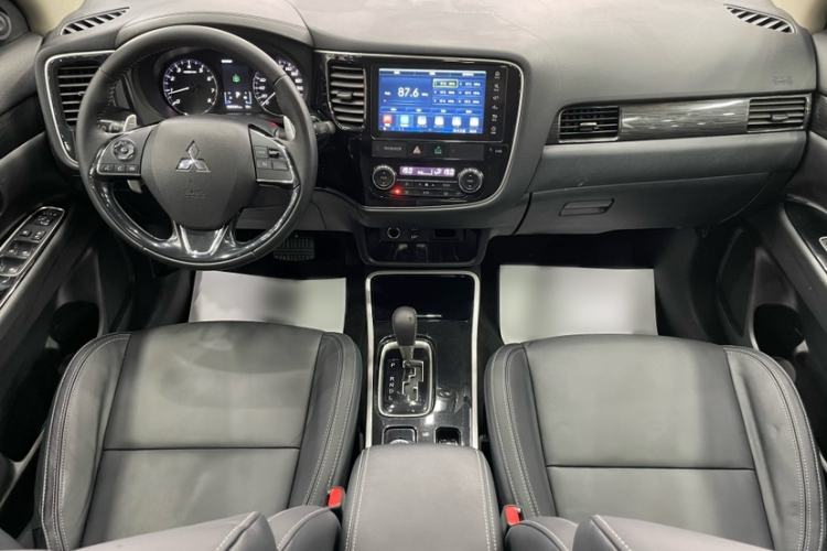 Used Mitsubishi Outlander 2019 2.4L 4x4 Zhi Xiang Edition 5 Seats China VI Standard Interior 2