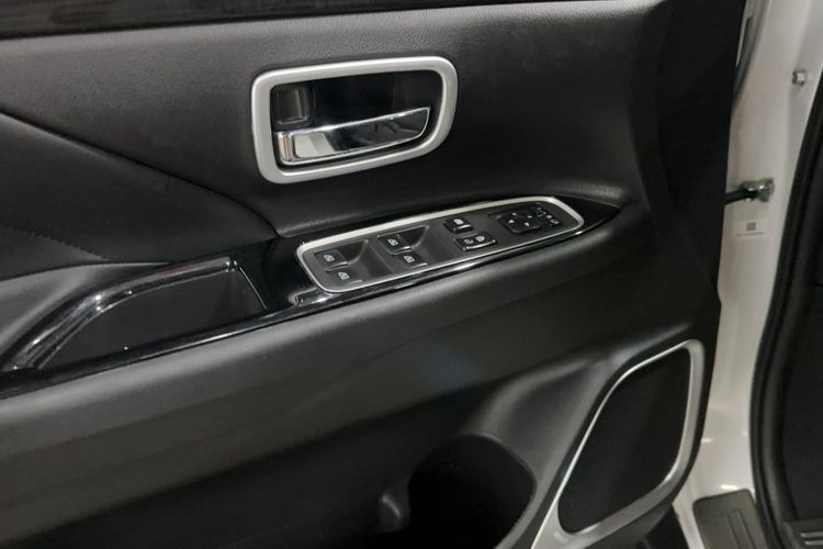 Used Mitsubishi Outlander 2019 2.0L Two-Wheel Drive Comfort Edition 5 Seats China VI Standard Interior 2