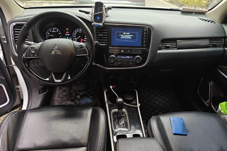 Used Mitsubishi Outlander 2019 2.0L Two-Wheel Drive Comfort Edition 5 Seats China VI Standard Interior 2