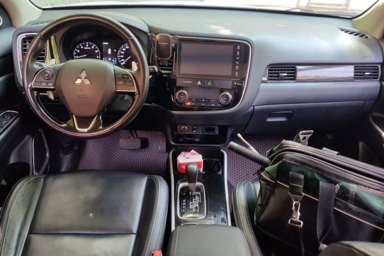 Used Mitsubishi Outlander 2019 2.4L 4x4 Zhi Xiang Edition 5 Seats China VI Standard Interior 2