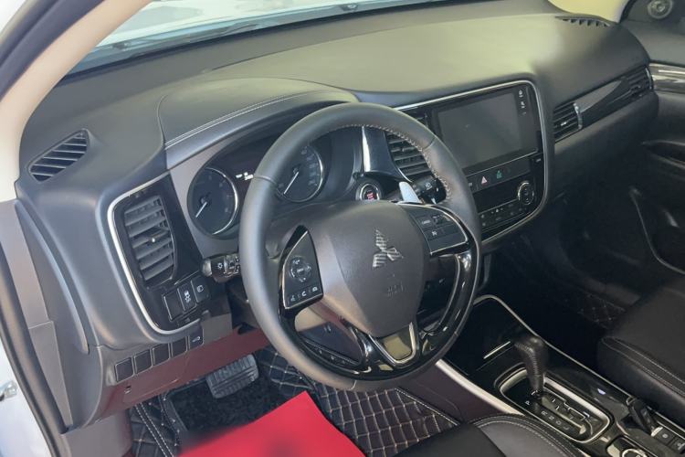 Used Mitsubishi Outlander 2019 2.4L 4x4 Zhi Xiang Edition 5 Seats China VI Standard Interior 2