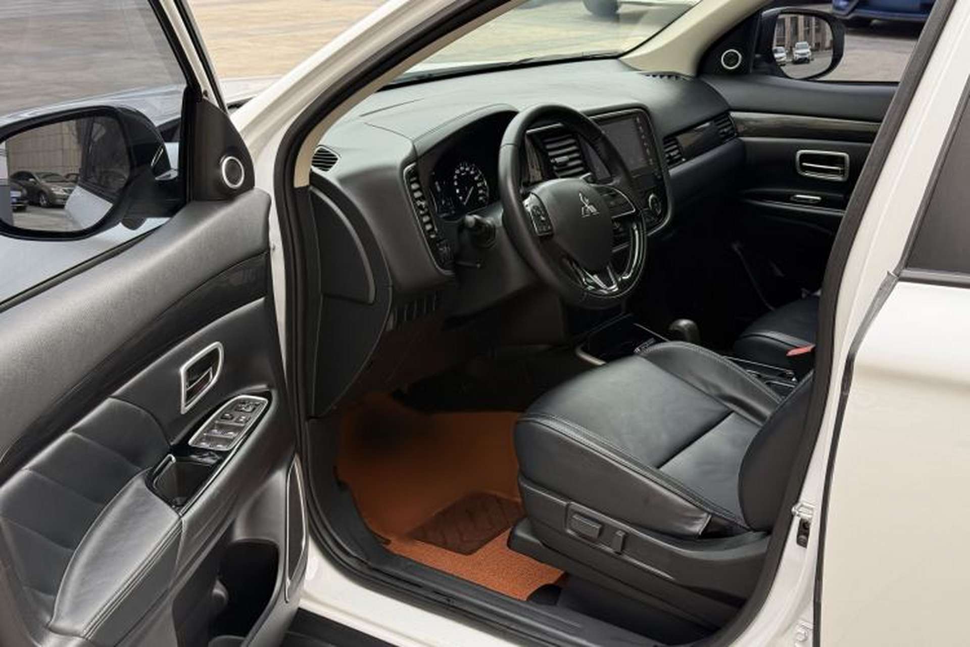 Used Mitsubishi Outlander 2019 2.0L Two-Wheel Drive Comfort Edition 5 Seats China VI Standard Interior 2