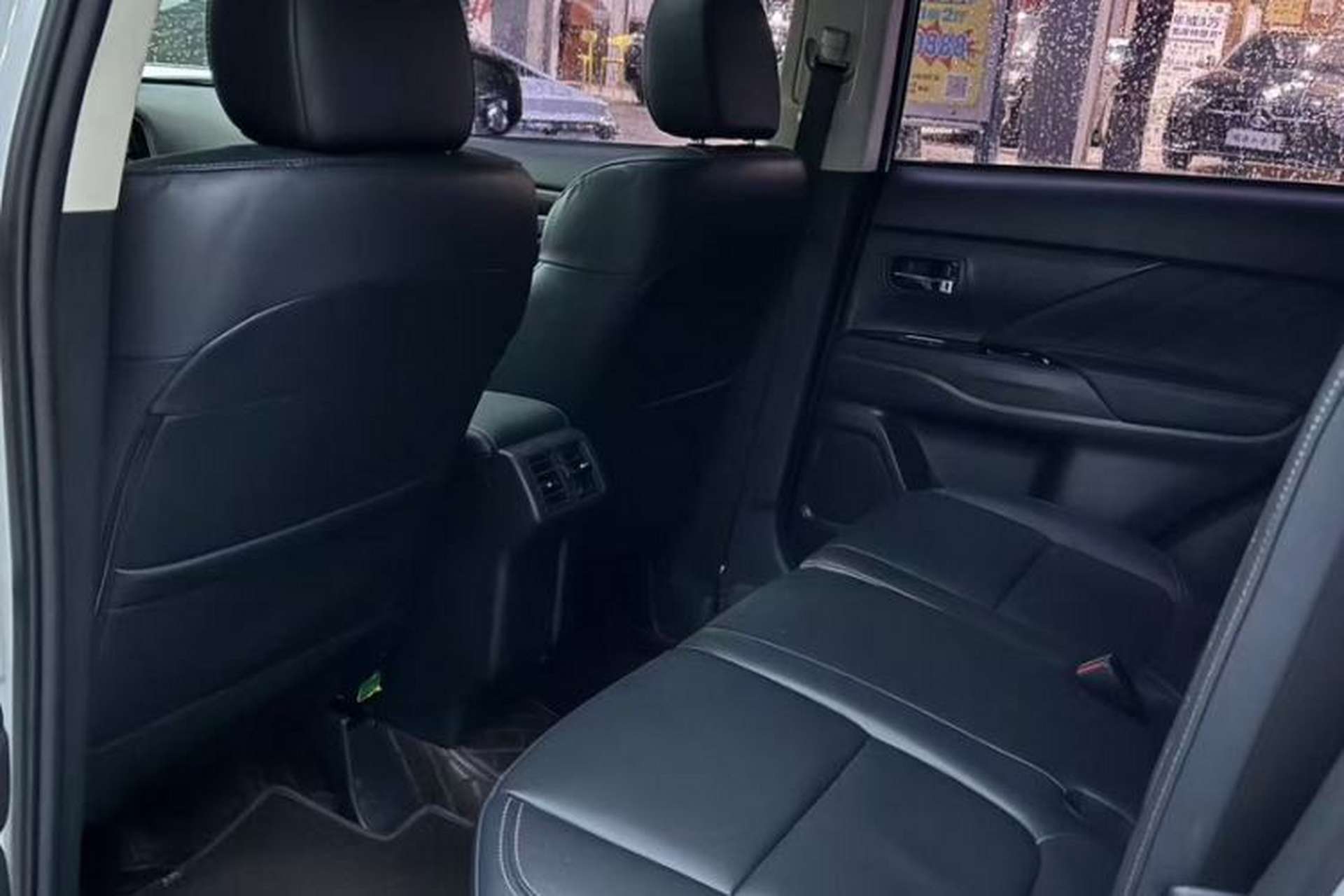 Used Mitsubishi Outlander 2019 2.0L Two-Wheel Drive Comfort Edition 5 Seats China VI Standard Interior 3