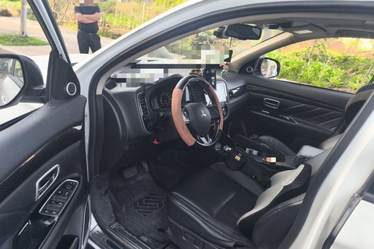 Used Mitsubishi Outlander 2019 2.0L Two-Wheel Drive Comfort Edition 5 Seats China V Standard Interior 3