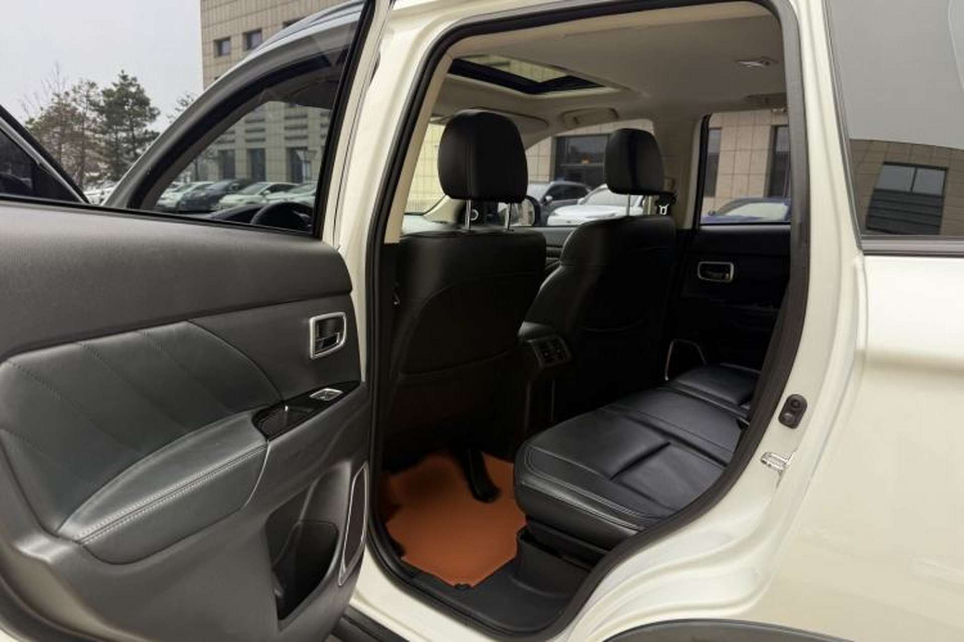 Used Mitsubishi Outlander 2019 2.0L Two-Wheel Drive Comfort Edition 5 Seats China VI Standard Interior 3